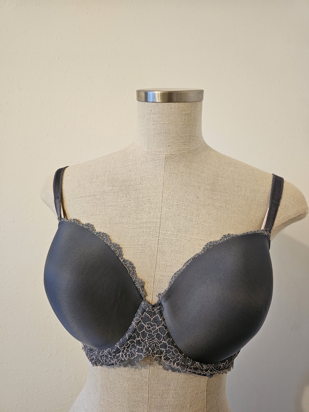 Victoria's Secret Charcoal Gray Lace-Trim Molded Bra